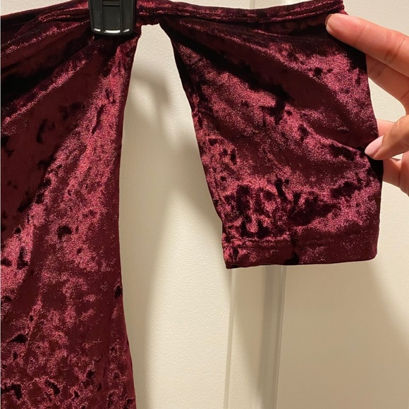 Burgundy crushed velvet off the shoulder dress - Picture 5 of 7